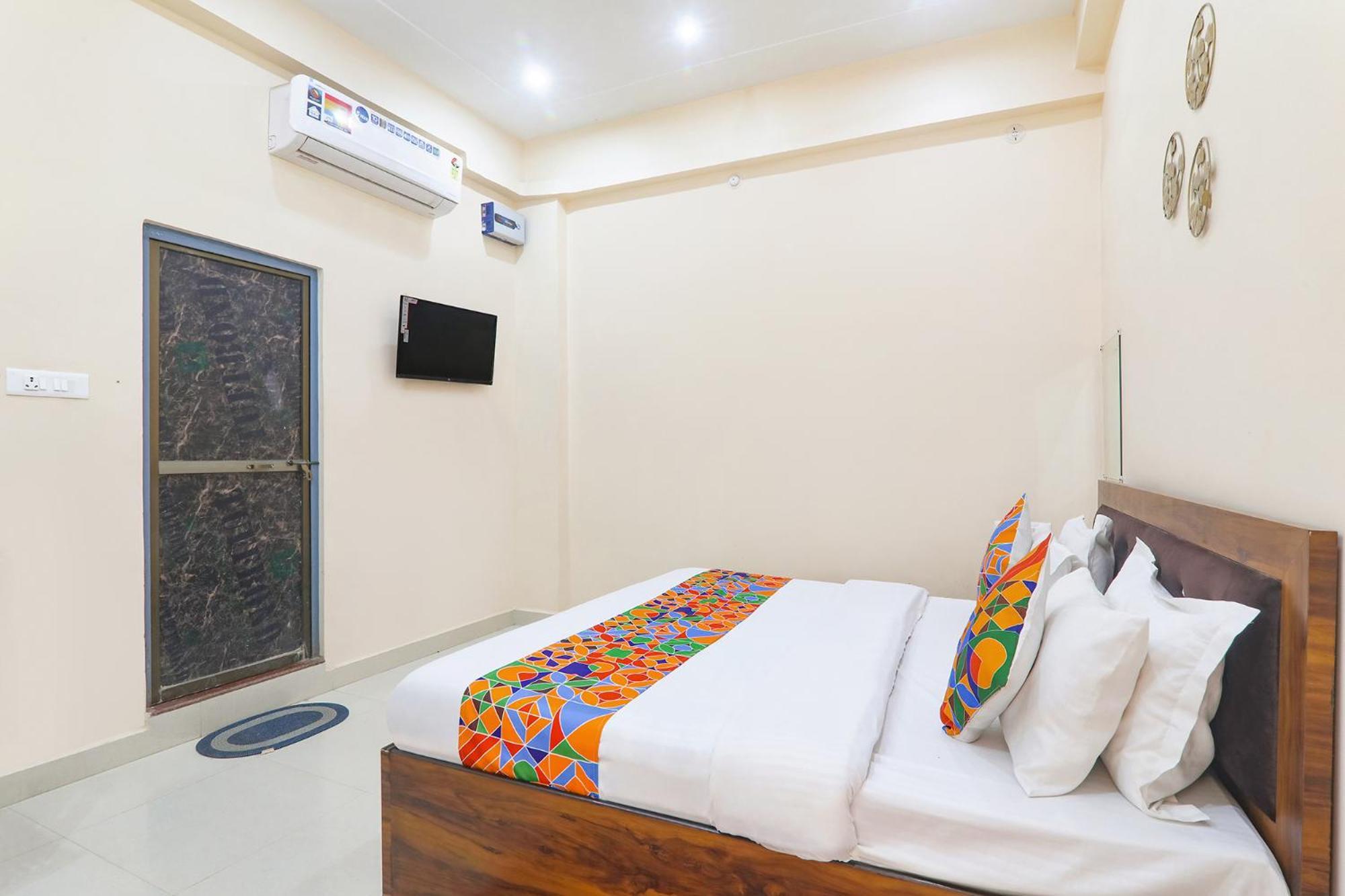 Fabhotel Rk Palace Ayodhya Exterior photo